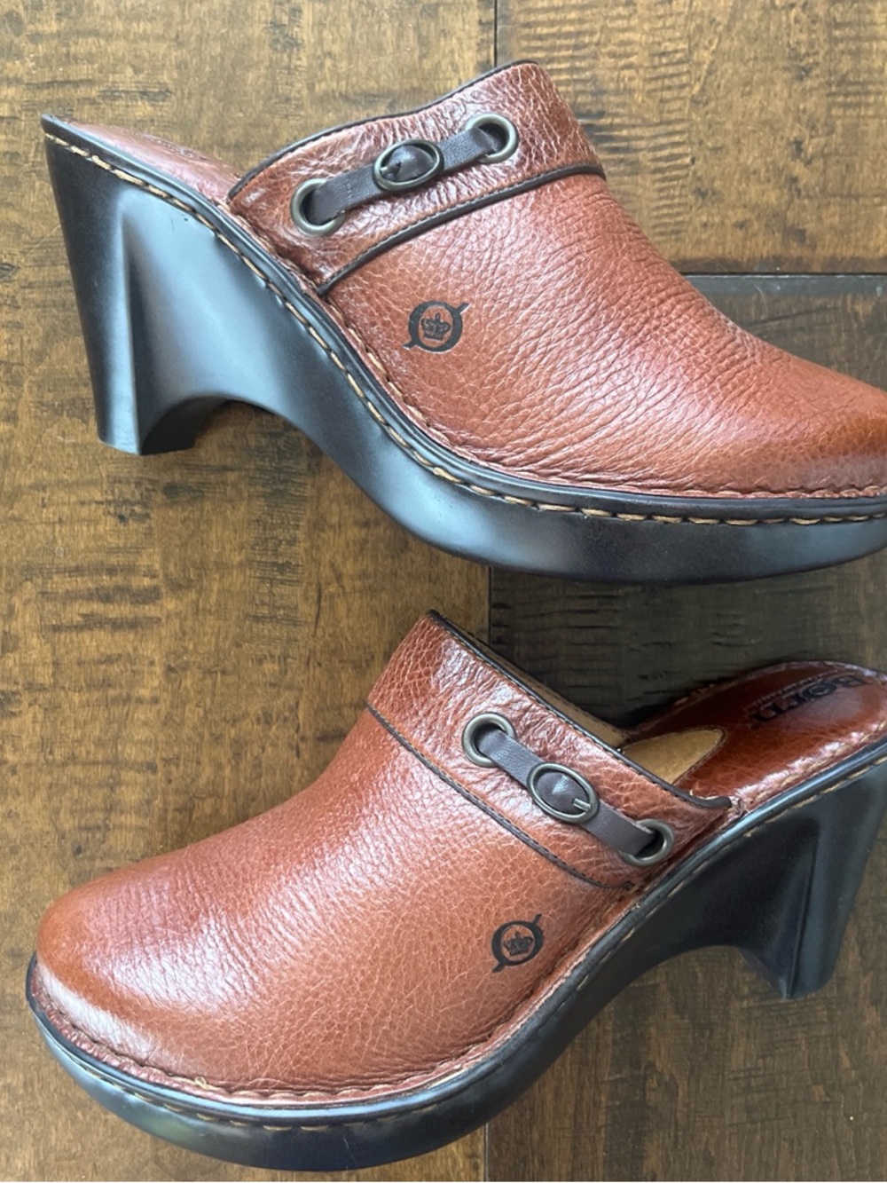 Børn Corii brown leather handcrafted slip-on clogs with 3.5” wedge heels sz 8